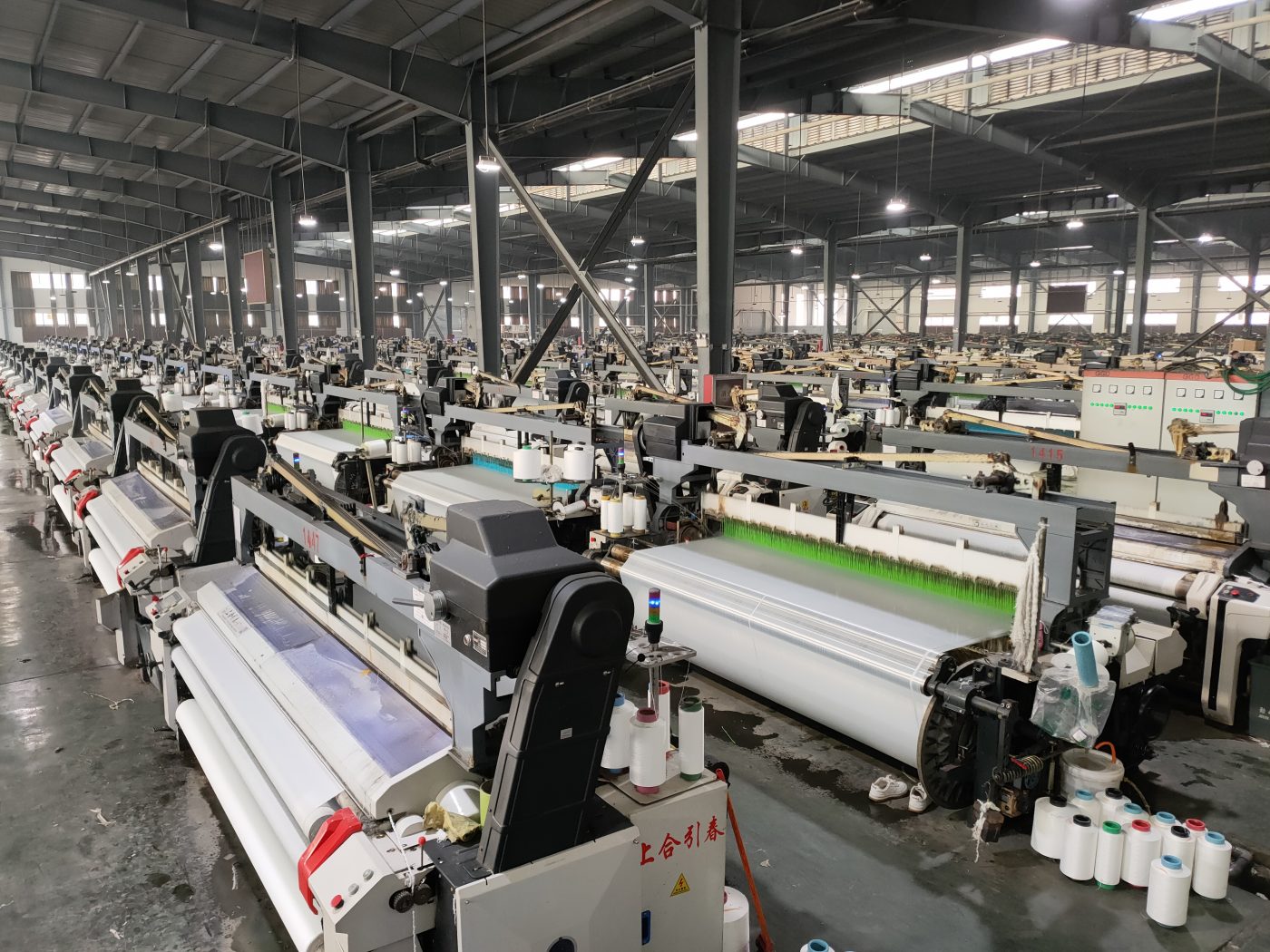 1000 water jet looms